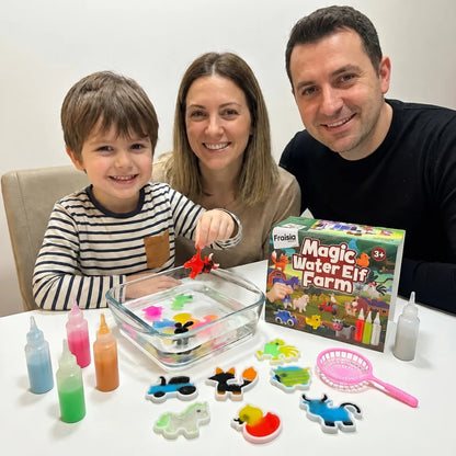 Famille qui fabrique des squishies de la ferme avec le kit Magic Water