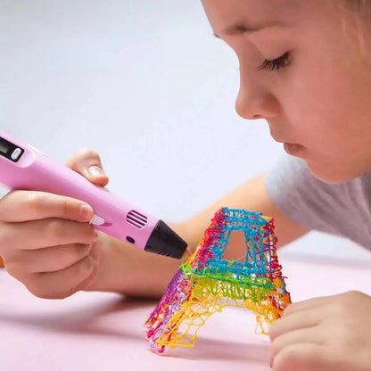 Enfant qui dessine une tour Eiffel en 3D avec le Stylo 3D Créatif rose